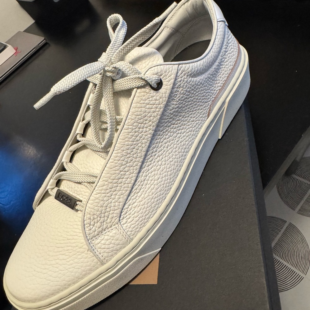 Hugo Boss Pebbled Italian Leather